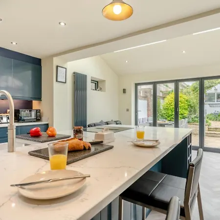 3 Bed In Oc-n29555 *